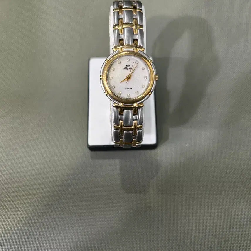 [SOLD OUT] Allpass 18k 베젤 크라운 여성 시계