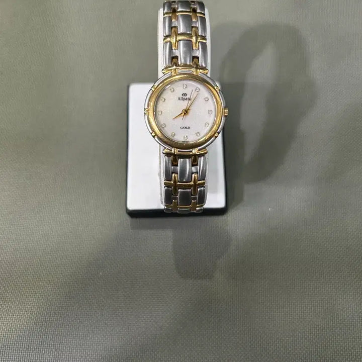 [SOLD OUT] Allpass 18k 베젤 크라운 여성 시계