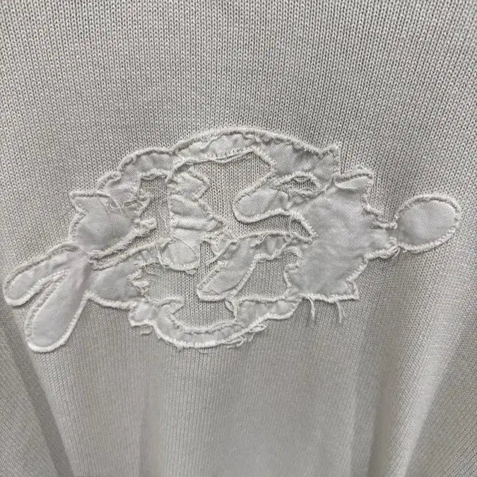 [SOLD OUT] [L] 위크데이 라이트 베이지 자수 니트 스웨터