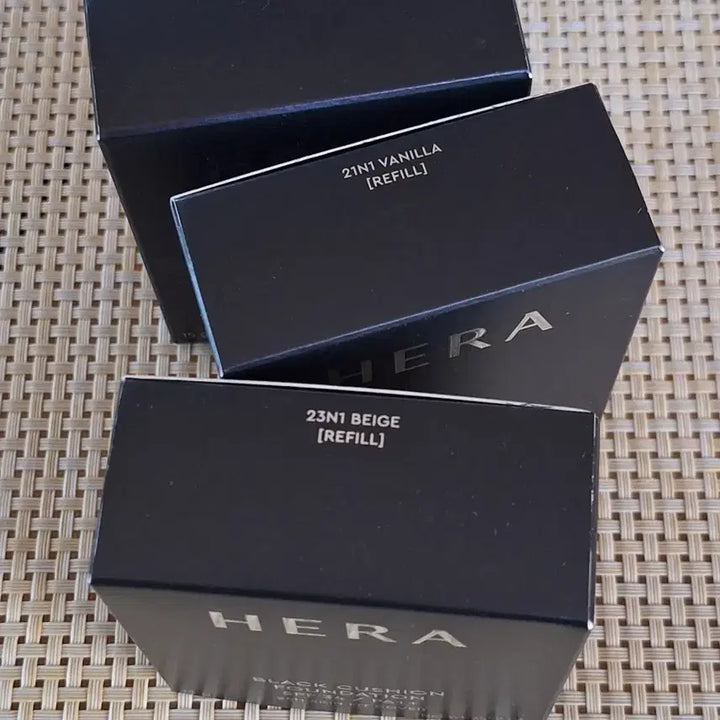 [BUNJANG] Hera Black Cushion Foundation Refill (15g) - Shades 21N1, 23N1 / [리필1개]헤라 블랙쿠션 21N,23N