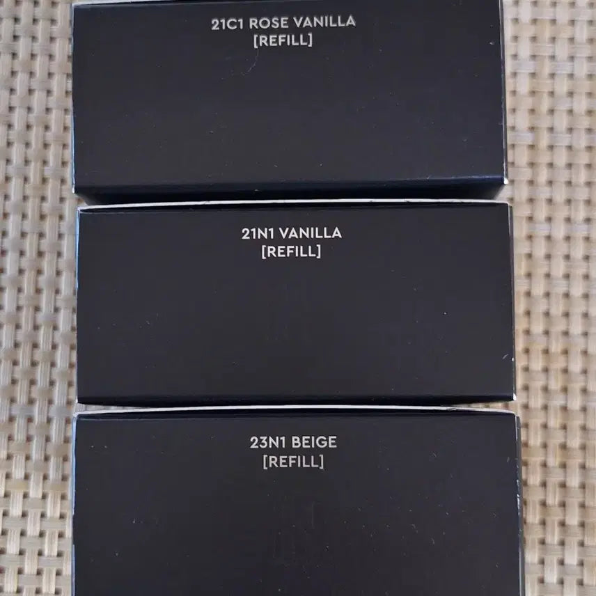 [BUNJANG] Hera Black Cushion Foundation Refill (15g) - Shades 21N1, 23N1 / [리필1개]헤라 블랙쿠션 21N,23N