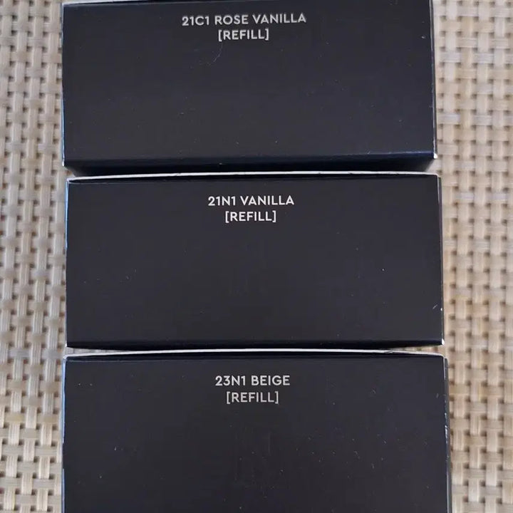 [BUNJANG] Hera Black Cushion Foundation Refill (15g) - Shades 21N1, 23N1 / [리필1개]헤라 블랙쿠션 21N,23N