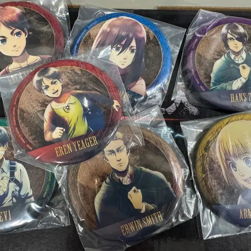 [BUNJANG] Attack on Titan Chin Titan &amp; Can Badge Full Set / 진격의거인 턱거인+캔뱃지전종 판매합니다