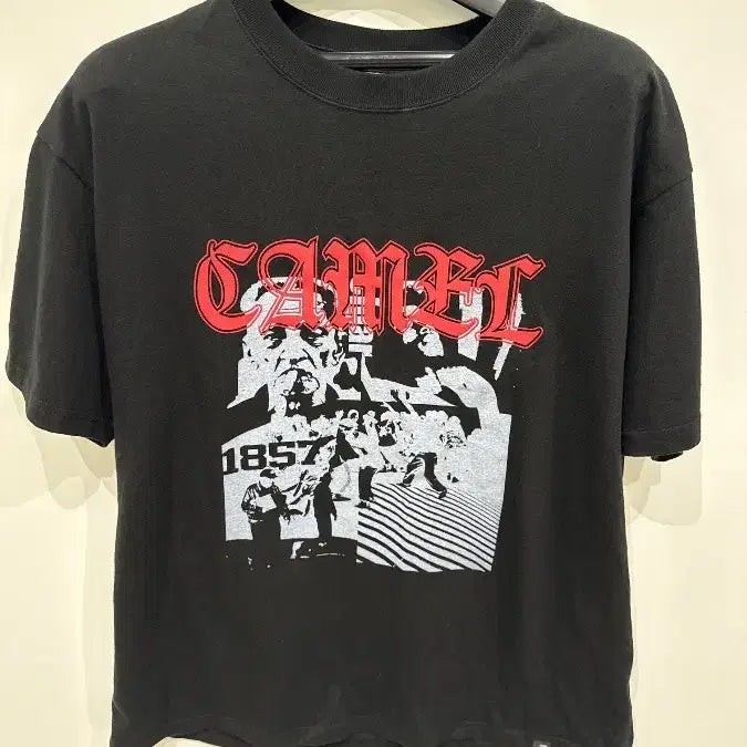 [SOLD OUT] [L] 카멜 워크 그래픽 프린트 블랙 반팔 티셔츠