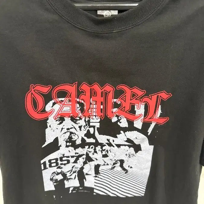 [SOLD OUT] [L] 카멜 워크 그래픽 프린트 블랙 반팔 티셔츠