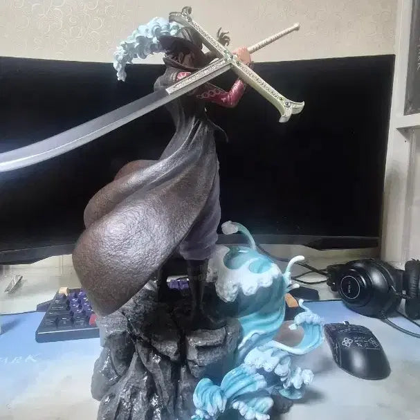 [BUNJANG] TINY Studio Dracule Mihawk Resin Statue / TINY 스튜디오 원피스 미호크 레진 피규어