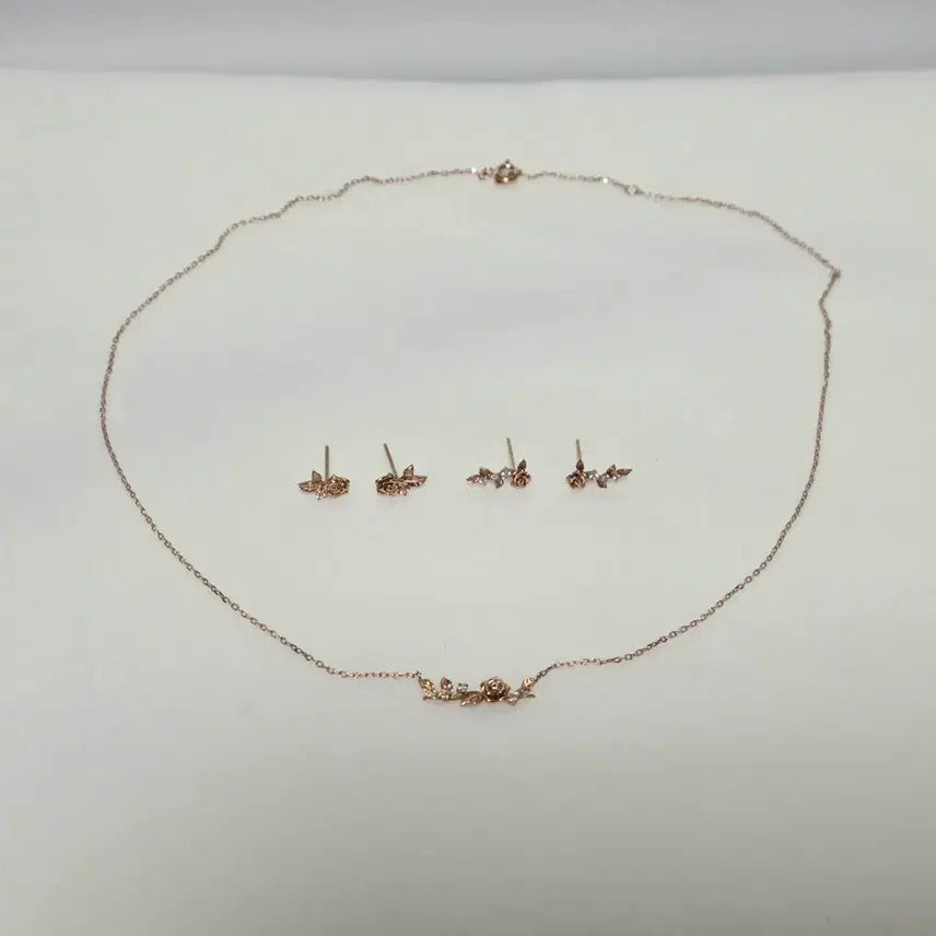 [BUNJANG] Lloyd Disney Collaboration Beauty and the Beast 14k Gold Rose Set / 로이드 디즈니 콜라보 뷰티앤비스트 14k 골드 gold 세트 장미