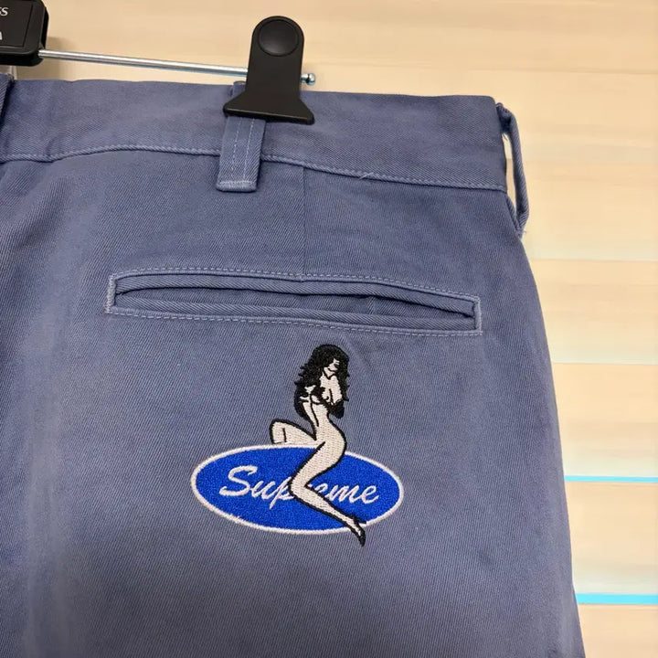 [SOLD OUT] 슈프림 Supreme 핀업걸 치노 팬츠 바지 워시드 블루 32