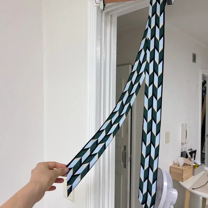 [BUNJANG] Tom Greyhound Twilly Scarf / 한섬 톰그레이하운드 트윌리 스카프 / 타임 더캐시미어 오즈세컨 스타일