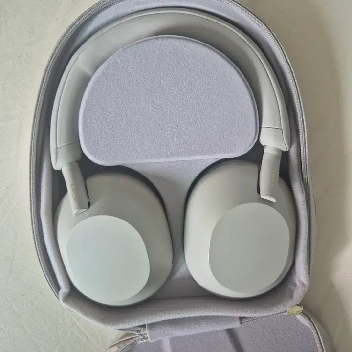 [SOLD OUT] 소니 WH-1000XM5 헤드폰 실버