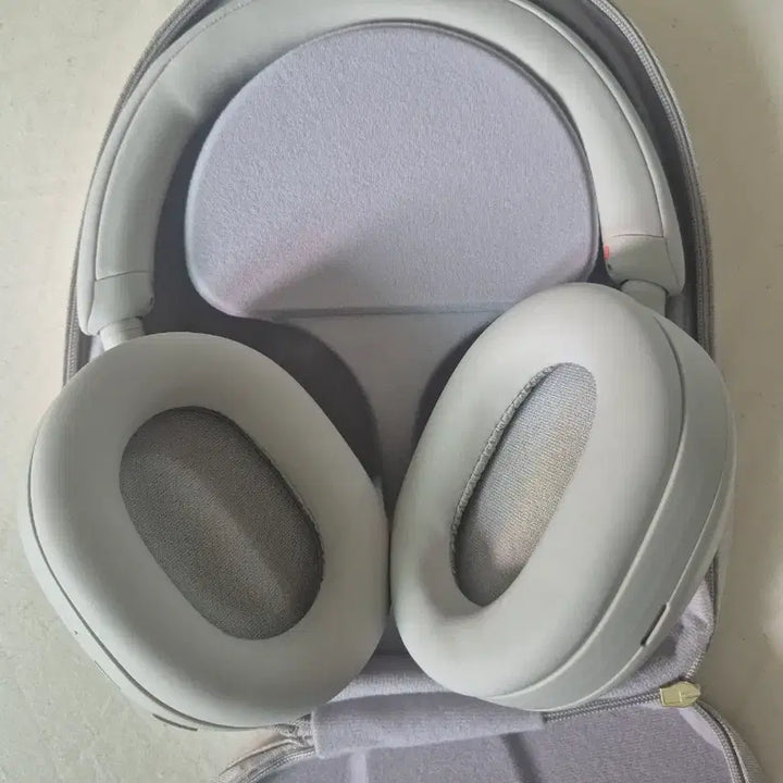 [SOLD OUT] 소니 WH-1000XM5 헤드폰 실버