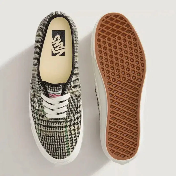 [BUNJANG] Vans Harris Tweed Premium Authentic Black White Sneakers (Size 280) / 280 반스 해리스 트위드 프리미엄 어센틱 블랙 화이트 28