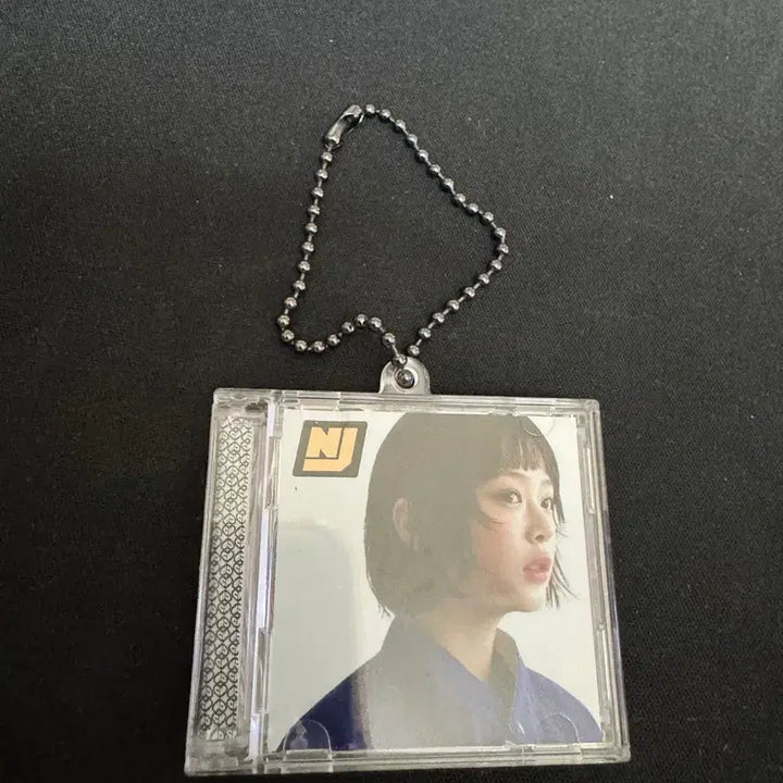 [BUNJANG] NewJeans How Sweet Mini CD Case Keychain Hanni / 뉴진스 하우 스위트 미니 CD 케이스 키링 하니