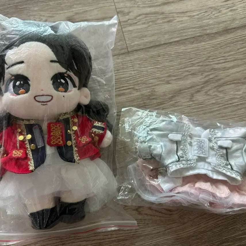 [BUNJANG] IU Golden Hour Hand Puppet with Two-Day Concert Outfit (Sealed) / [매물없음] 아이유 골든유 손인형 (양일 의상 포함)