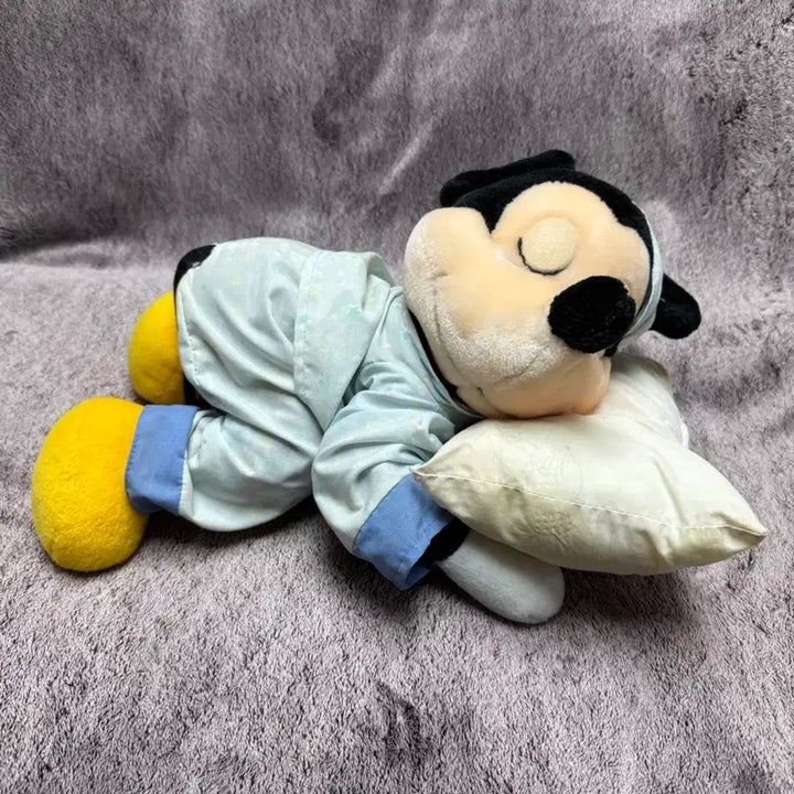 [BUNJANG] Vintage Disney Mickey Mouse Plush Doll (Over 30 Years Old) / 30년 넘은 디즈니 미키마우스인형