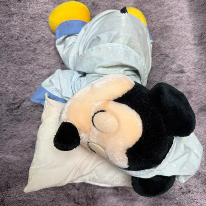 [BUNJANG] Vintage Disney Mickey Mouse Plush Doll (Over 30 Years Old) / 30년 넘은 디즈니 미키마우스인형