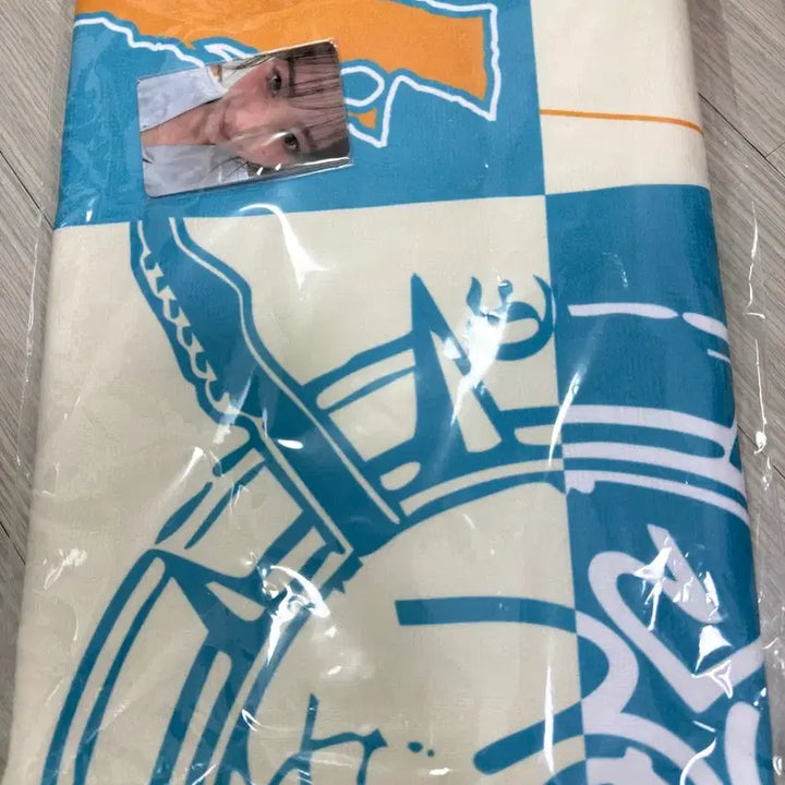 [BUNJANG] QWER ROCKCATION Beach Towel (Sealed) / QWER 락케이션 ROCKCATION 비치 타월 미개봉 판매합니다!!