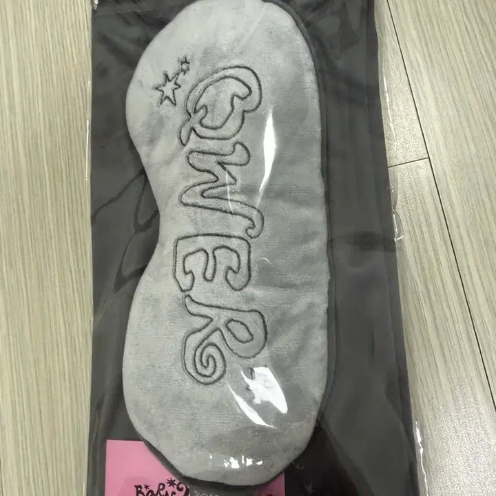 [BUNJANG] QWER 2nd Anniversary Popup Sleep Mask / QWER 2주년 팝업 수면안대 판매합니다