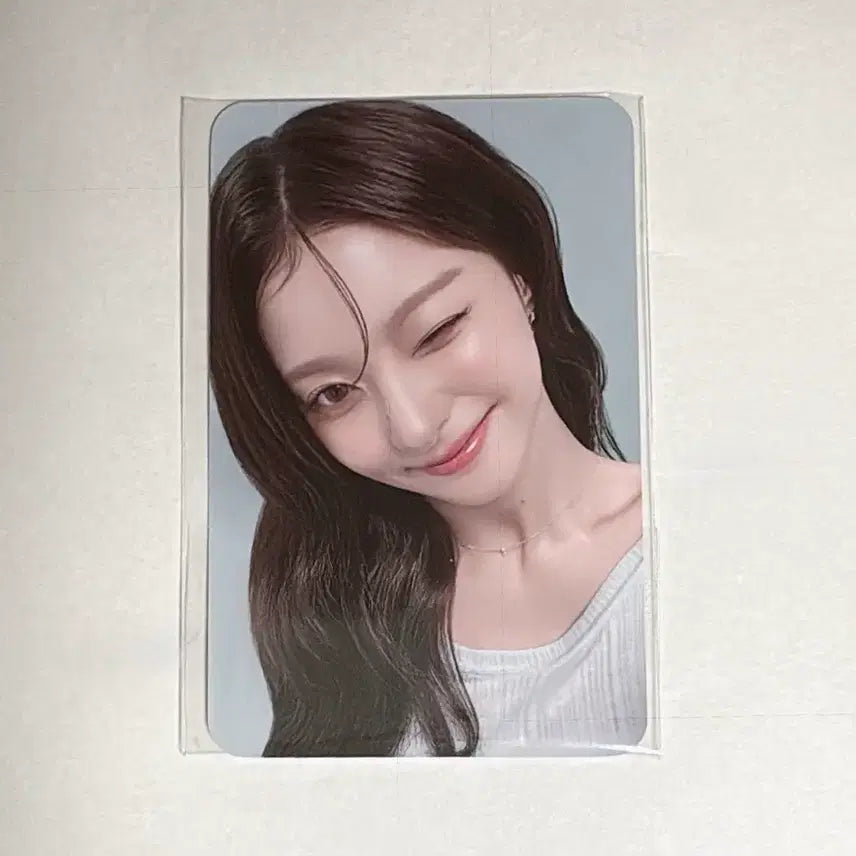 [BUNJANG] fromis_9 Lee Nagyung Photocard (Dr.G) Sealed / 프로미스나인 이나경 포토카드 미개봉 Dr.G