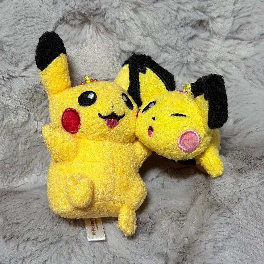 [BUNJANG] Pokemon Pichu + Pikachu "Chalsak" Mascot Bundle / 포켓몬 찰싹 마스코트 피츄+피카츄 일괄