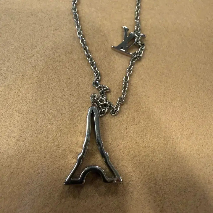 [SOLD OUT] 루이비통 LV 앤드 파리 팬던트 목걸이