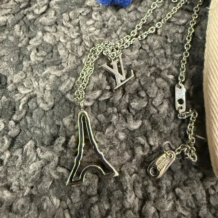 [SOLD OUT] 루이비통 LV 앤드 파리 팬던트 목걸이