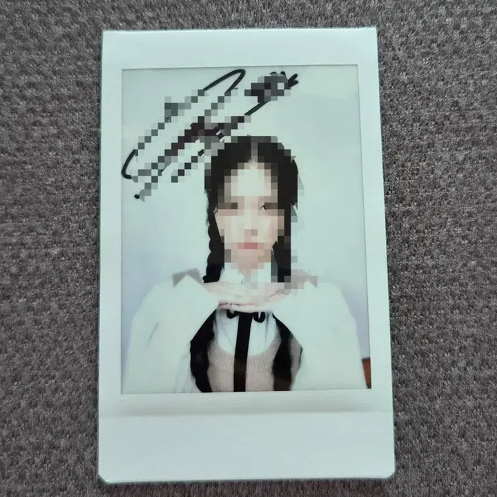 [BUNJANG] LOONA/ARTMS HyunJin Autographed Polaroid / 루셈블 현진 싸인 폴라