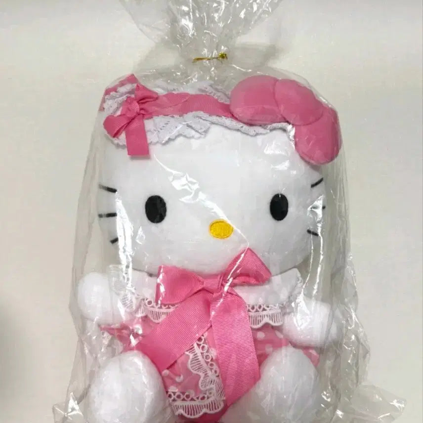 [BUNJANG] Sanrio Hello Kitty Medium Plush Doll for Room Decor / 택O)정품 헬로키티 중형 인형 방꾸