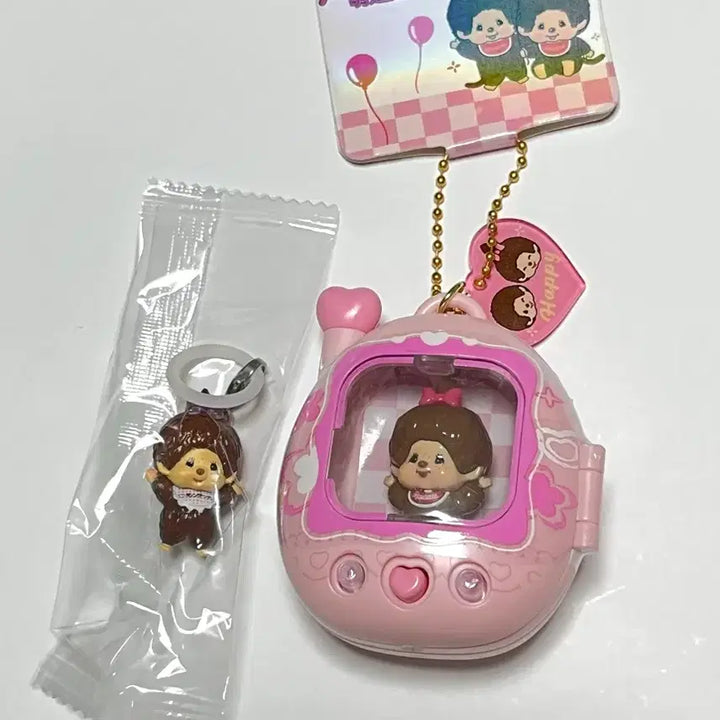 [BUNJANG] Monchhichi Tamagotchi Pocket Keychain &amp; Gacha Medals Set / 몬치치 다마고치 포켓키링&amp;가챠 메지루시 세트