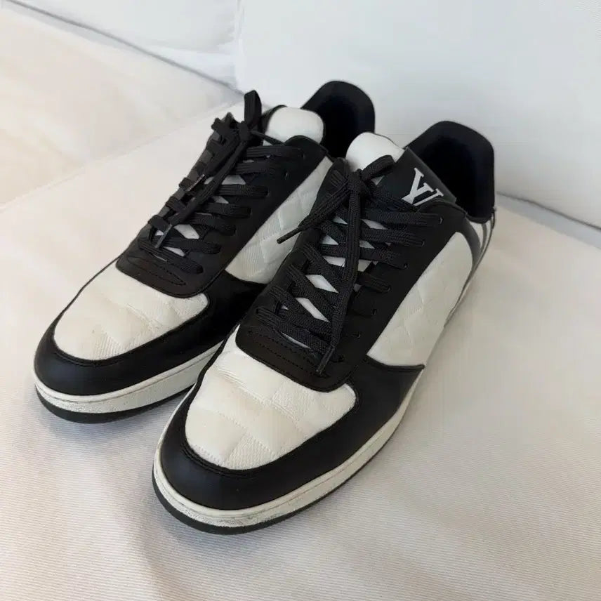 [BUNJANG] Louis Vuitton Rivoli Sneakers Calfskin Damier Embossed / 루이비통 리볼리 스니커즈