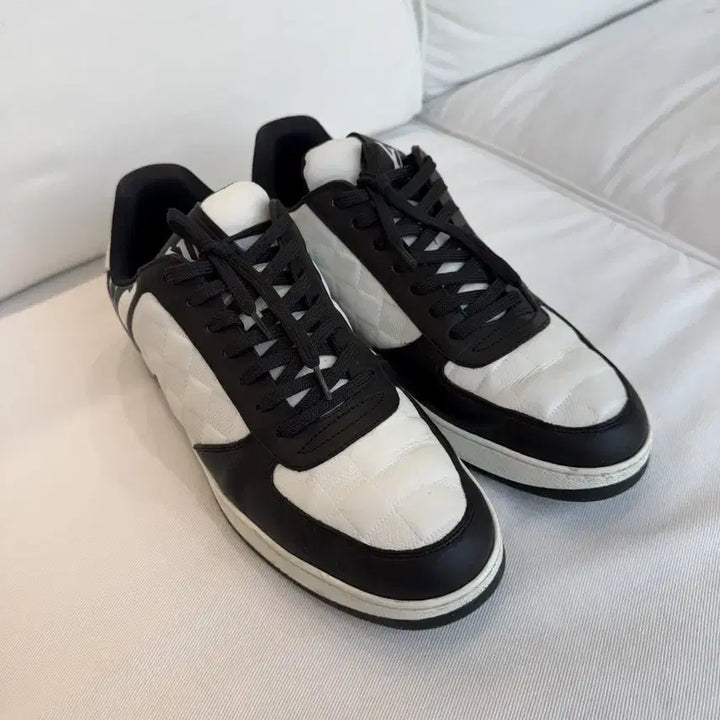 [BUNJANG] Louis Vuitton Rivoli Sneakers Calfskin Damier Embossed / 루이비통 리볼리 스니커즈
