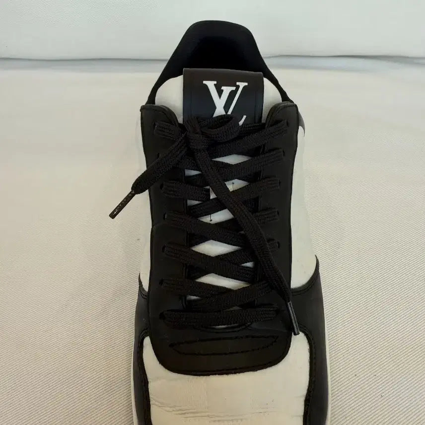 [BUNJANG] Louis Vuitton Rivoli Sneakers Calfskin Damier Embossed / 루이비통 리볼리 스니커즈