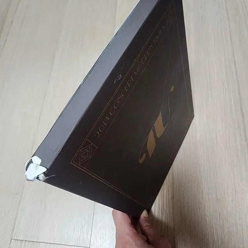 [BUNJANG] IU Modern Times Photobook (Unsealed) / IU 아이유 모던타임즈 포토북 판매
