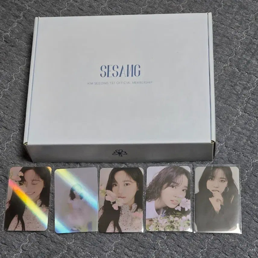 [BUNJANG] Kim Sejeong 1st Fanclub Kit Photocard Set / 김세정 세상 1기 팬클럽 키트 양도합니다
