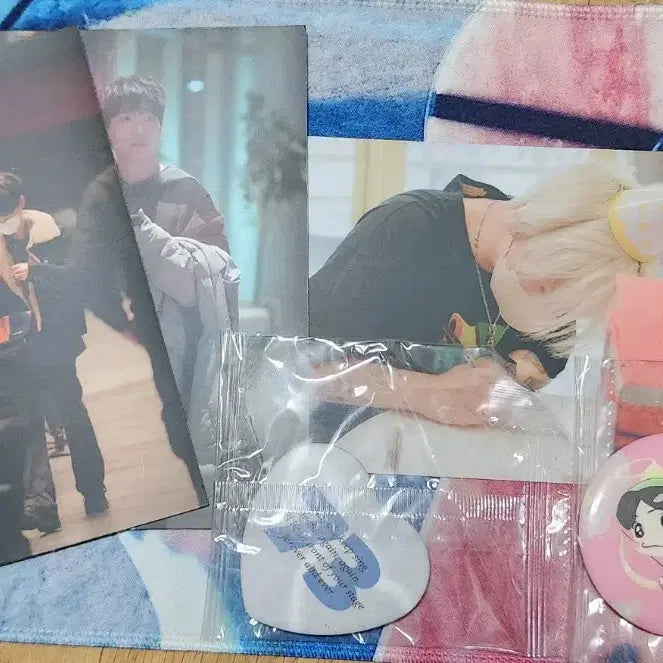 [BUNJANG] Band GIFT Lee Juhyuk Slogan, Postcards, and Can Badges Set / 밴드 기프트 이주혁 슬로건 엽서 캔뱃지