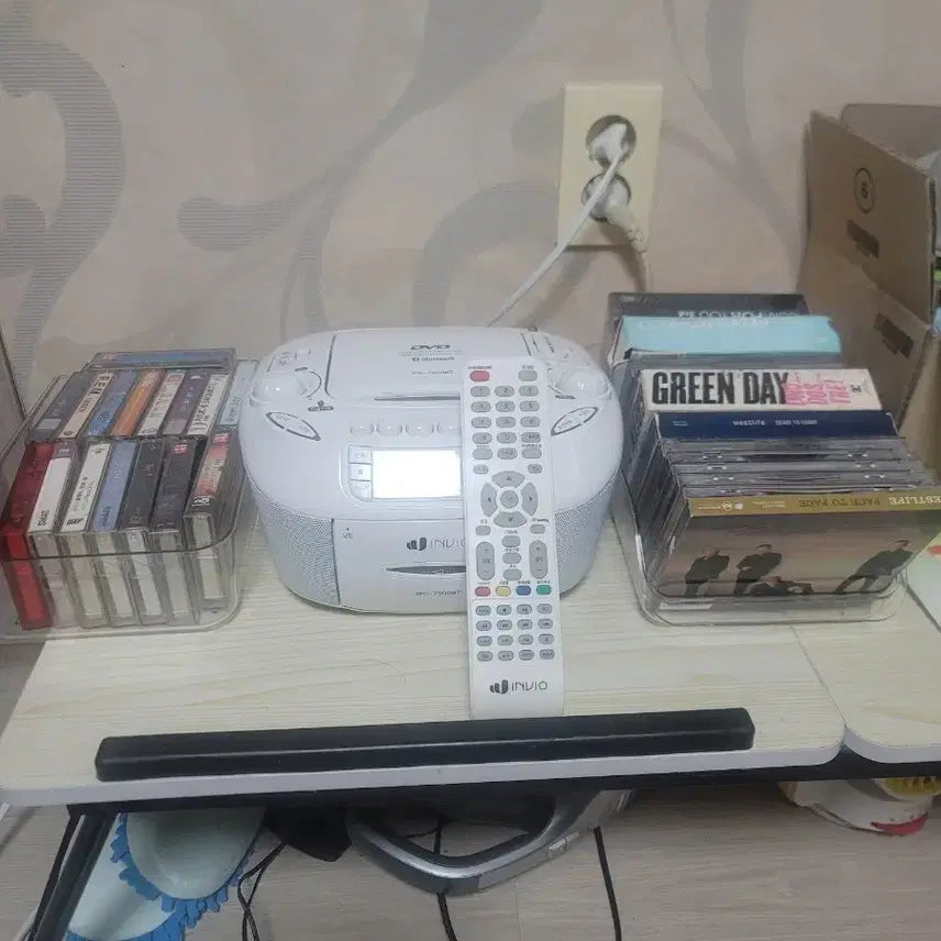 [BUNJANG] Invio IPC-7900BT+ CD/Tape Player Bundle with 40 Music CDs and Tapes / 인비오 IPC-7900BT+가요 팝 CD TAPE 총40장포함
