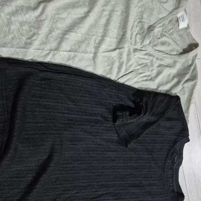 [BUNJANG] Bundle Set V-Neck T-Shirt and Round Neck T-Shirt / 반팔티셔츠 2종 일괄