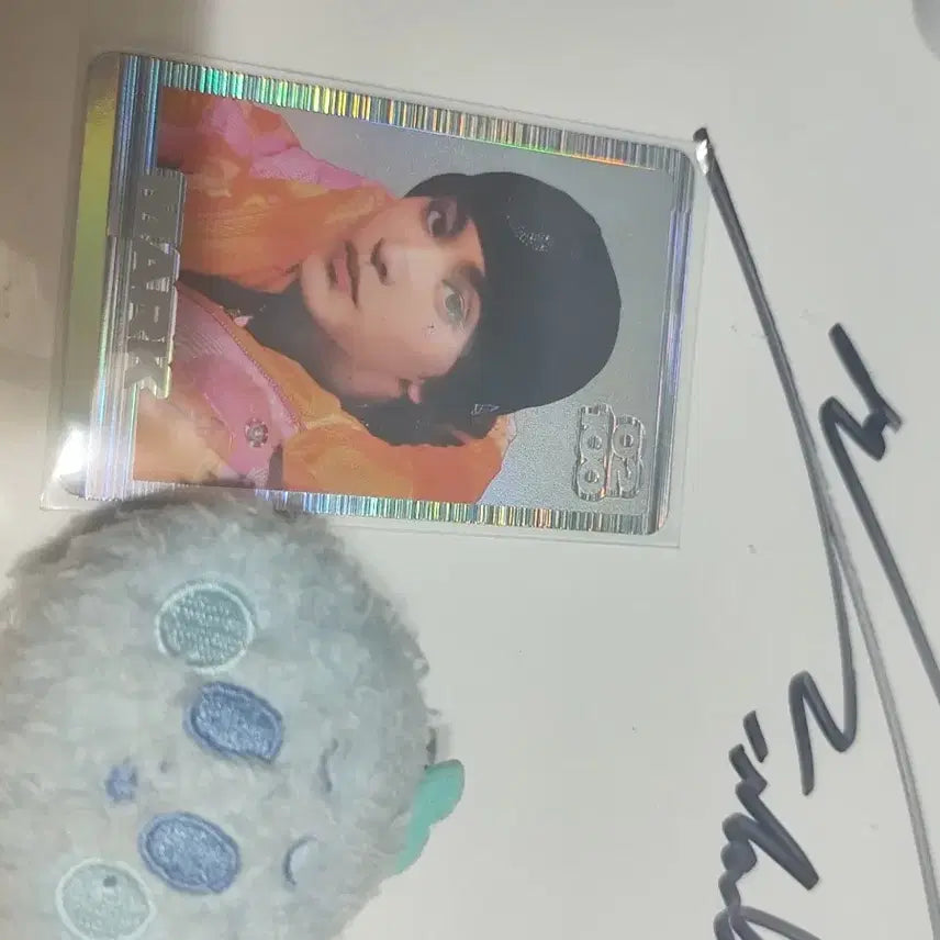 [BUNJANG] NCT SuperM Mark Autographed Poster &amp; Buffering Special Photocard Bundle / 엔시티 슈퍼엠 마크 친필 싸인 포스터 스페셜 트레카 부훙이 포카 포토카드