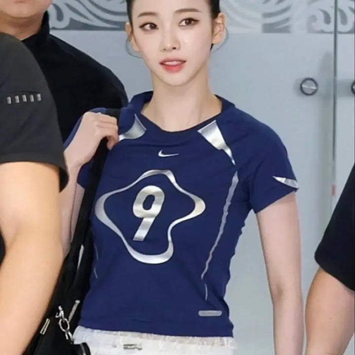 [BUNJANG] Karina Nike Short-Sleeve T-Shirt / 카리나 나이키 반팔티