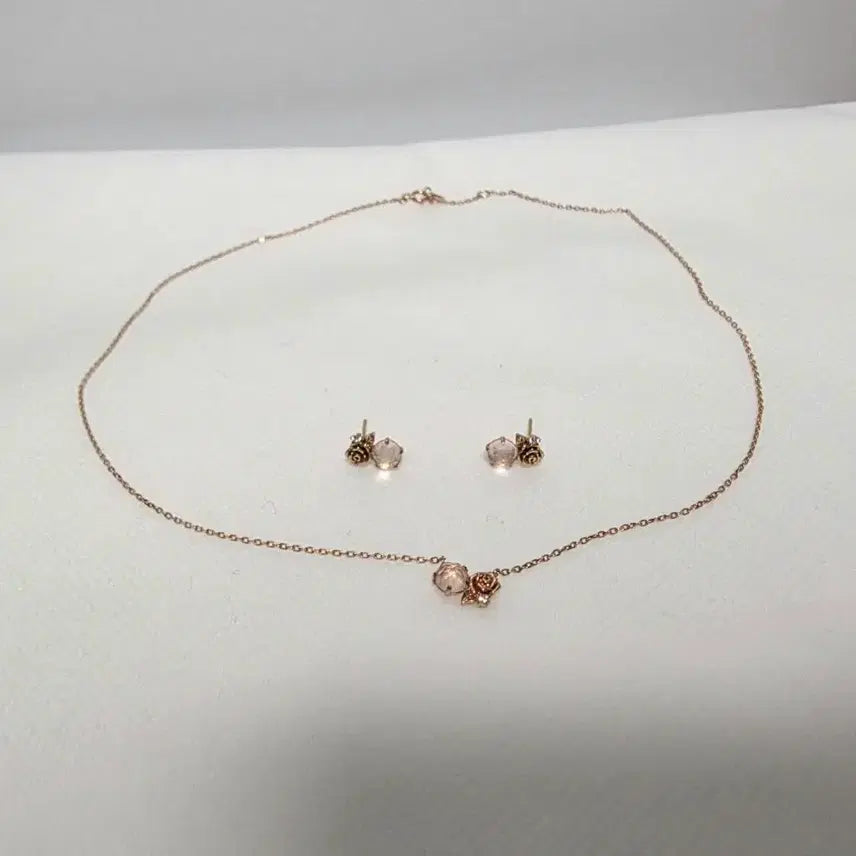 [BUNJANG] Lloyd Disney Beauty and the Beast 14k Gold Rose Quartz Set / 로이드 디즈니 콜라보 뷰티앤비스트 14k 골드 gold 세트 장미