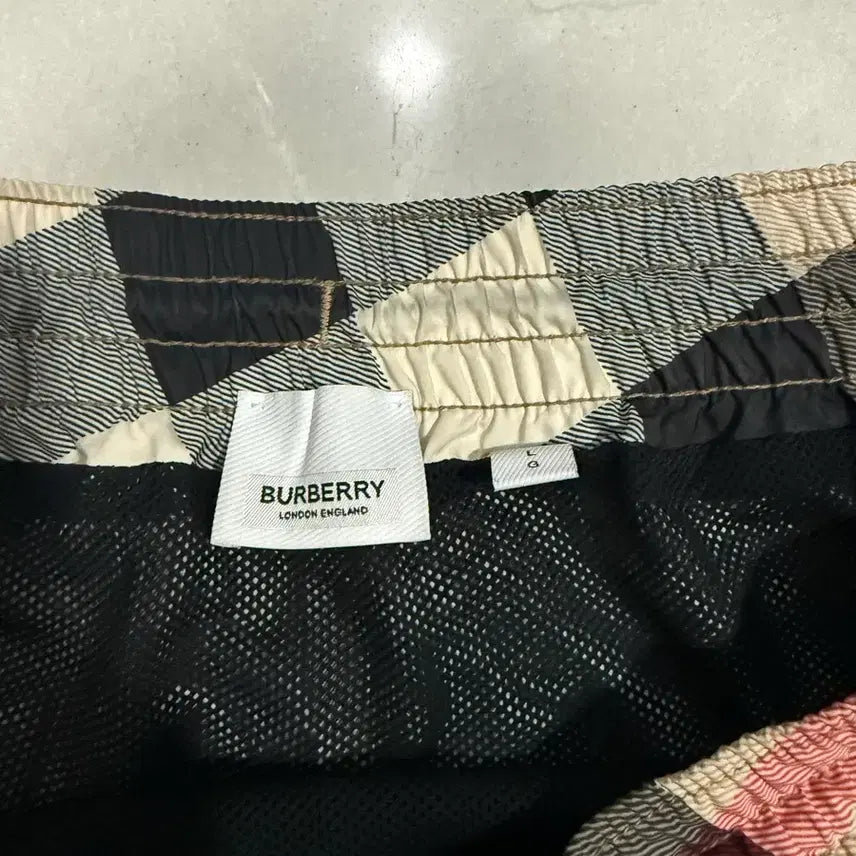 [BUNJANG] Burberry Check Swim Shorts (L) / [당일출고,L사이즈] 버버리 체크 스윔팬츠 반바지