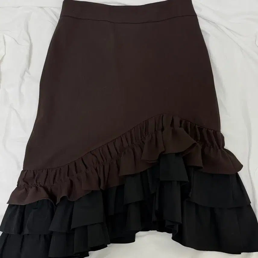 [SOLD OUT] 럭키슈에뜨 프릴 미디스커트