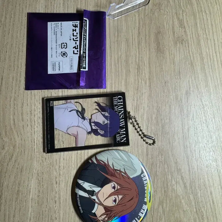 [BUNJANG] Chainsaw Man Reze Baseyard Acrylic Keychain, Large Can Badge, and Stand Bundle Set / 체인소맨 레제 베이스야드 아크릴 키링 및 대형캔뱃지 일괄