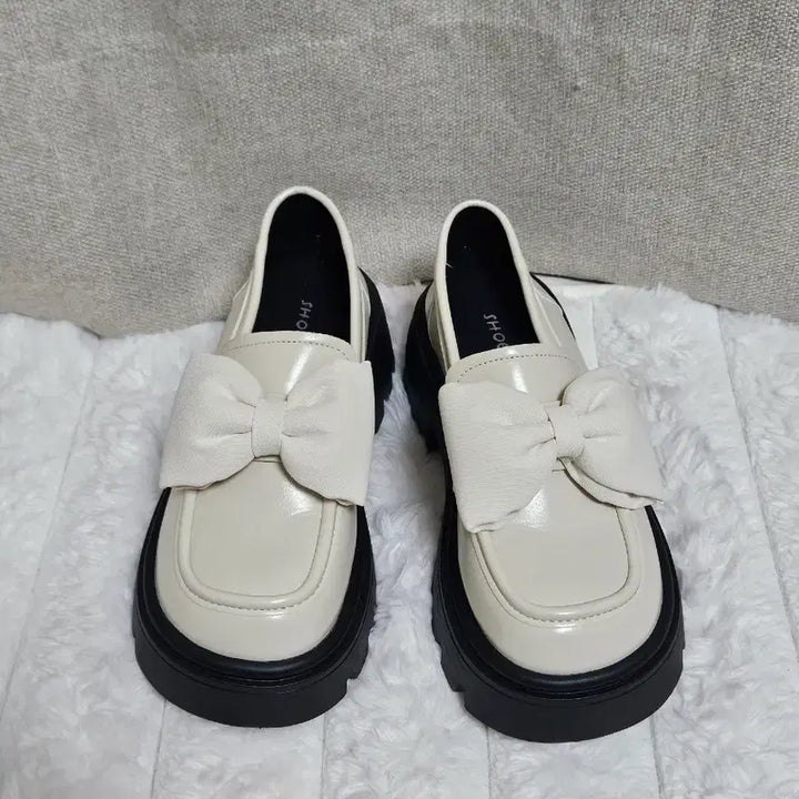 [BUNJANG] Ivory Ribbon Loafers (Size 230) / 아이보리 리본 로퍼 230