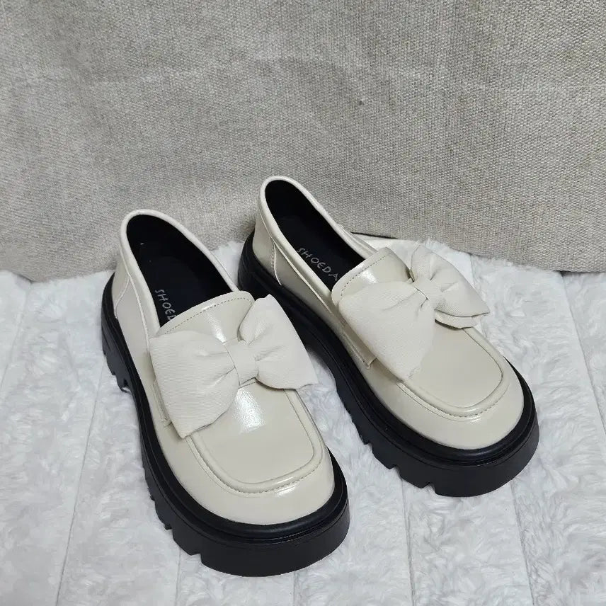 [BUNJANG] Ivory Ribbon Loafers (Size 230) / 아이보리 리본 로퍼 230