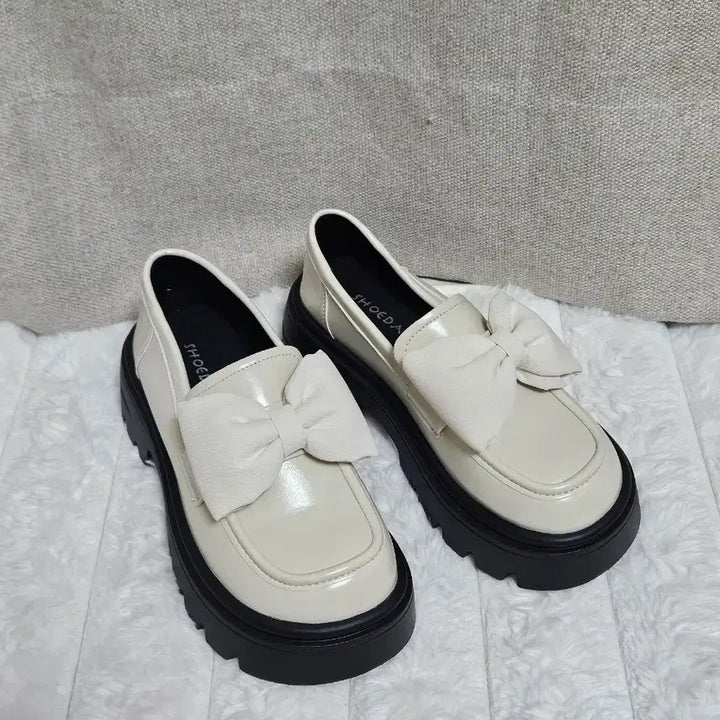[BUNJANG] Ivory Ribbon Loafers (Size 230) / 아이보리 리본 로퍼 230