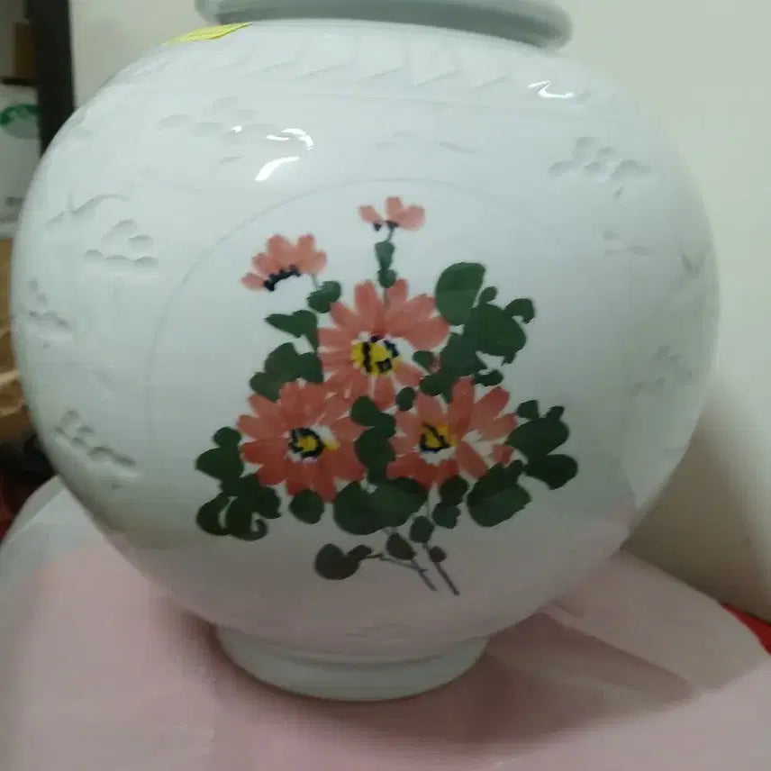 [BUNJANG] White Porcelain Jar with Four Gentlemen Painting (Plum Blossom) / 사군자 백자