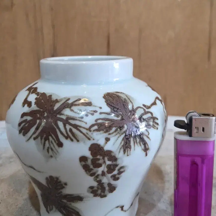 [BUNJANG] Chulhwa White Porcelain Grape Motif Ceramic Vase / 철화백자 포도문 도자기 소호