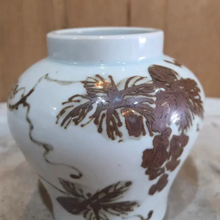 [BUNJANG] Chulhwa White Porcelain Grape Motif Ceramic Vase / 철화백자 포도문 도자기 소호