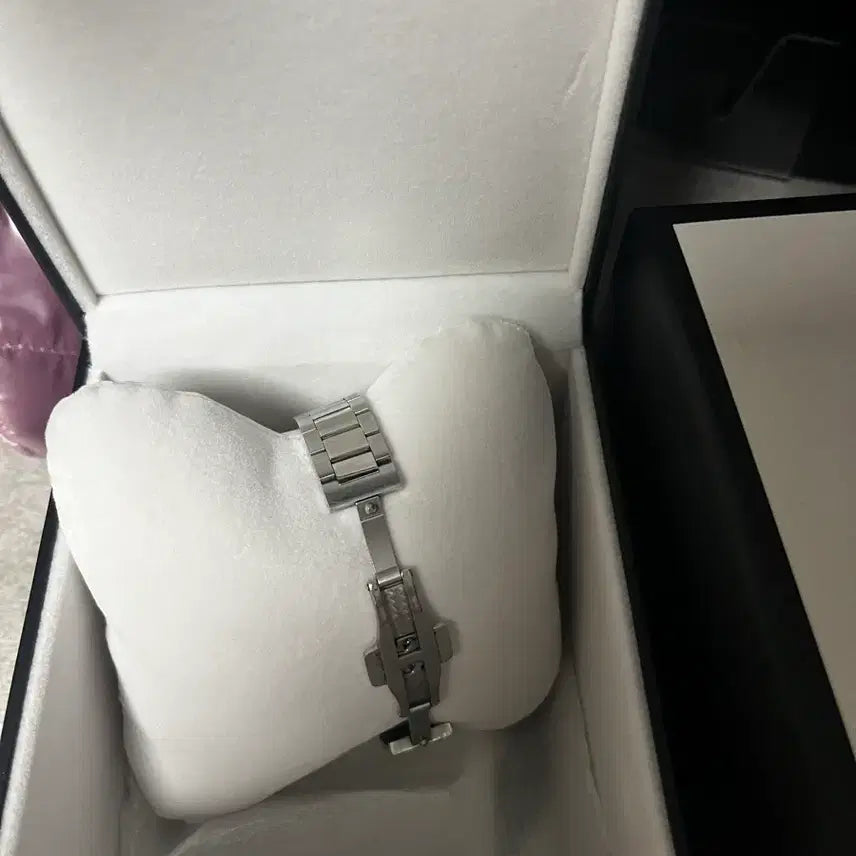 [BUNJANG] Gucci Timeless 12P Diamond Mother-of-Pearl Dial Watch (Women&